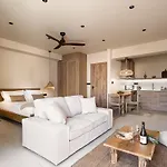 Nomada Chania 1 חאניה